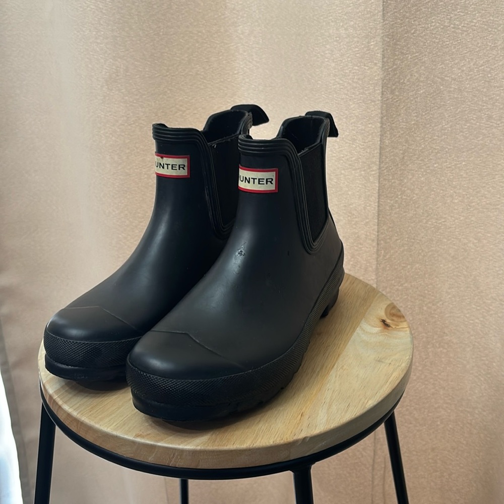 Hunter Chelsea rain boots.